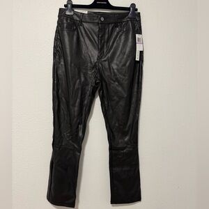 NWT Tinseltown Vegan Leather Mom Jean Pants in Black